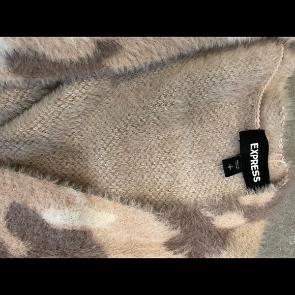 Express fuzzy camo cardigan size small - Picture 2 of 3